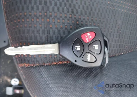 2013 Toyota Corolla S Special Edition z USA, uszkodzony, nr VIN 2T1BU4EE4DC064661